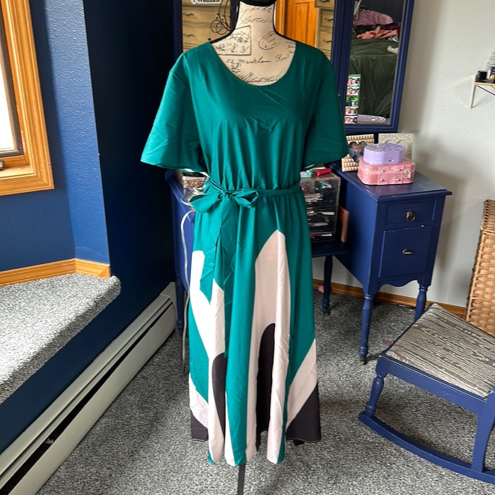 Mod design Dress w/Belt